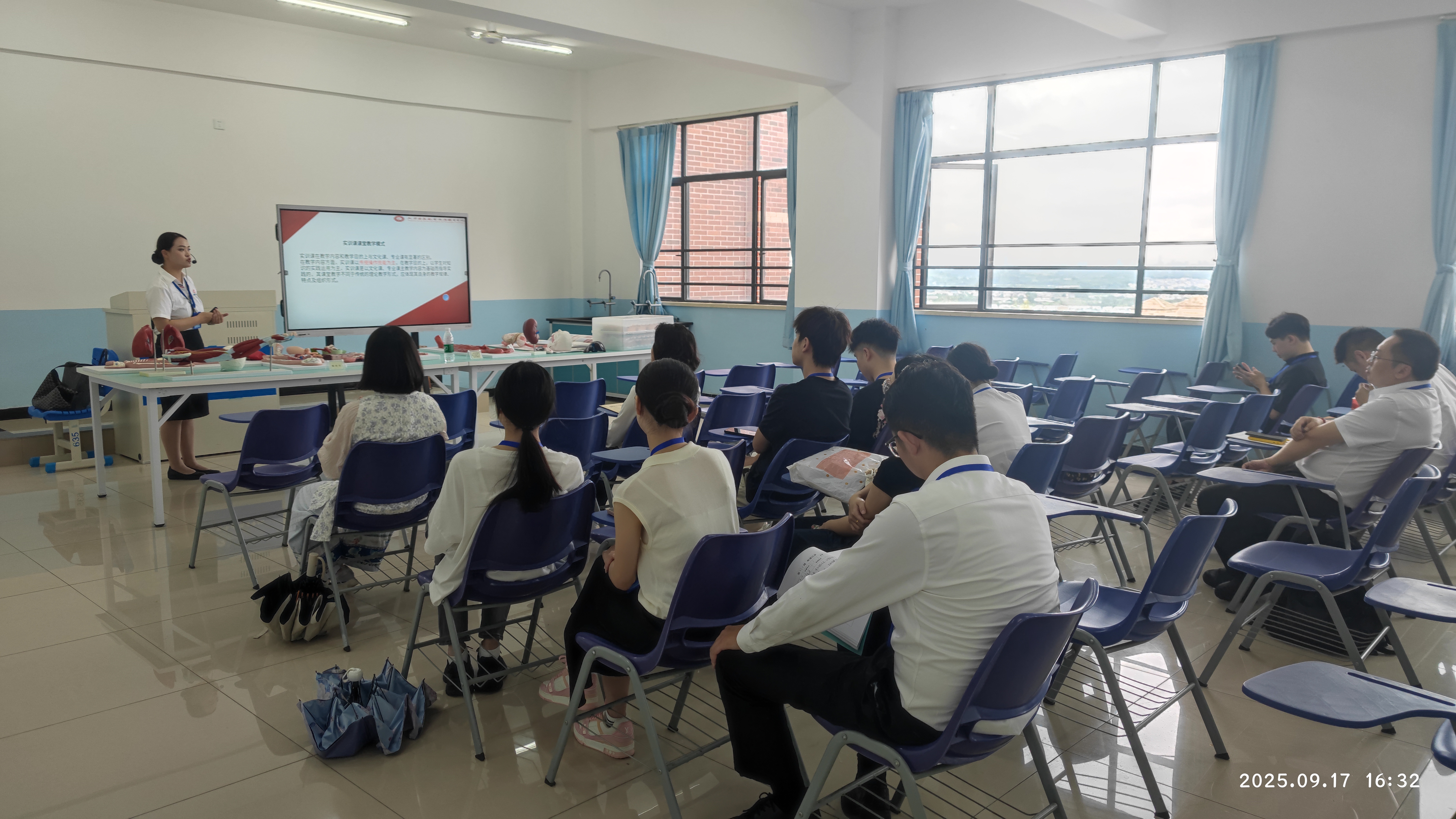 优秀教师-张静（卫生健康学院）.jpg