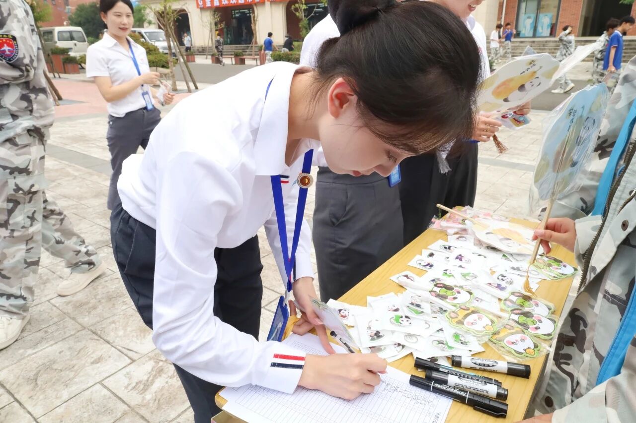 1765445414123638.jpg mmexport1765445071473.jpg