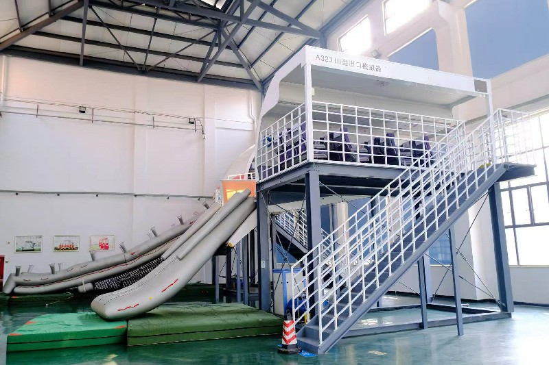 1774184674120312.jpg 6.A320 III型出口模拟器.jpg